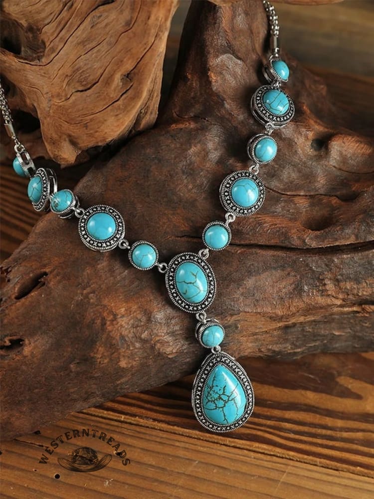 Beautiful necklace with Unique Style