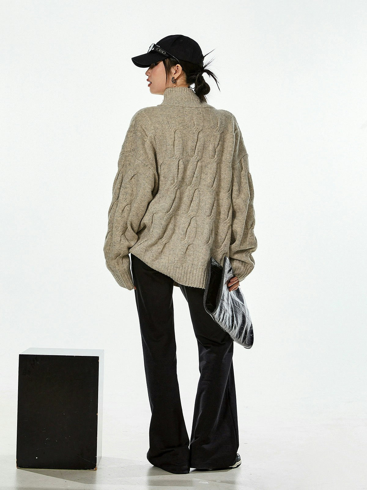 Ribbed Trim Cable Knit Zip-up Cardigan