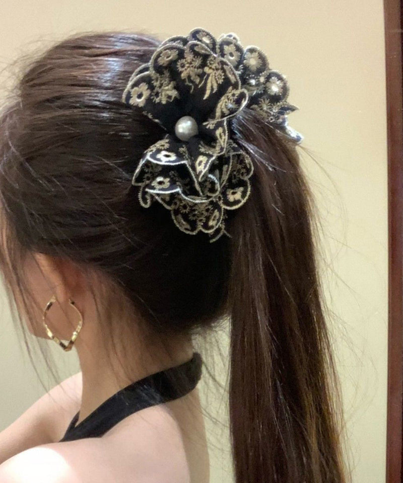 Alloy Embroidery Pearl Banana Hairpin