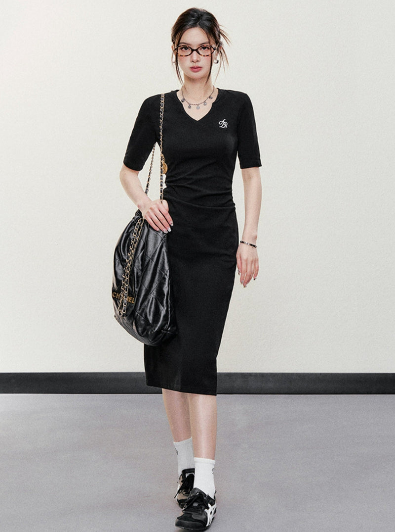 Sleek V-neck Midi Dress: Figure-hugging Bodycon With Elbow-length Sleeves in Heather Gray and Black