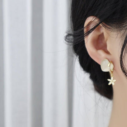 [] Heart and Dangly Flower Earrings