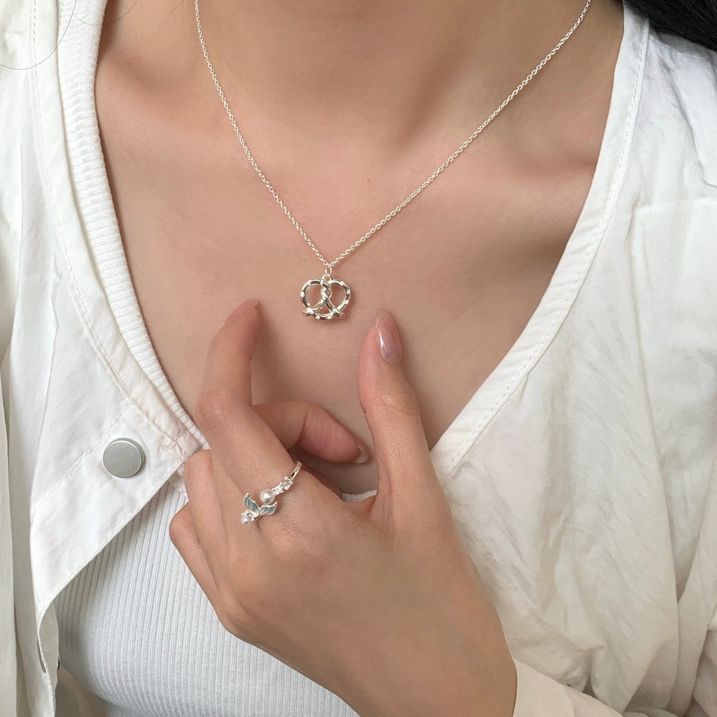 [] Pretzel Necklace