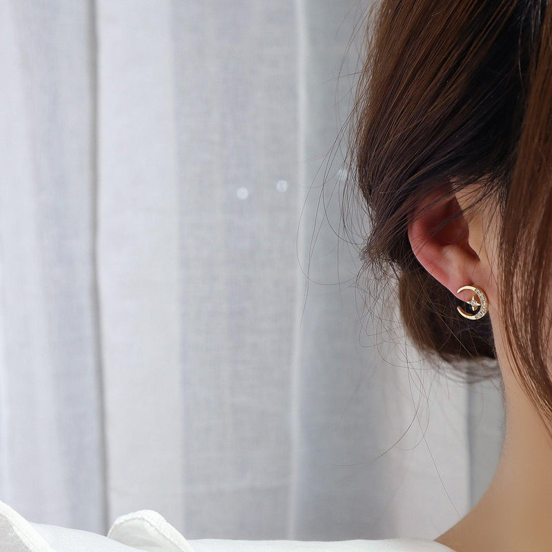[] Unicorn Stud Earrings
