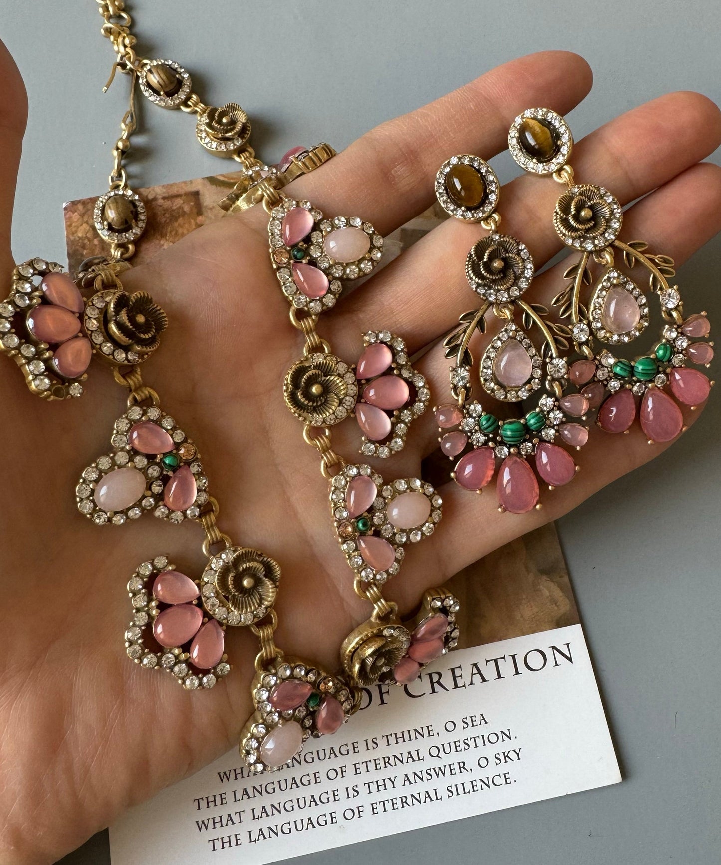European and American Style Acrylic Collar Necklace and Drop Earrings Two Piece Set