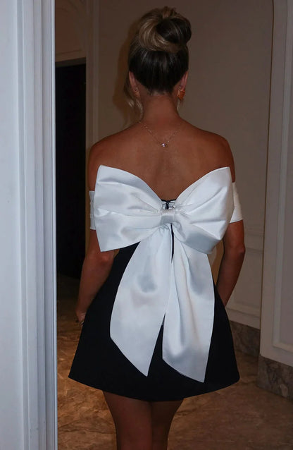 Sophisticated Mini Dress With a Bow Design