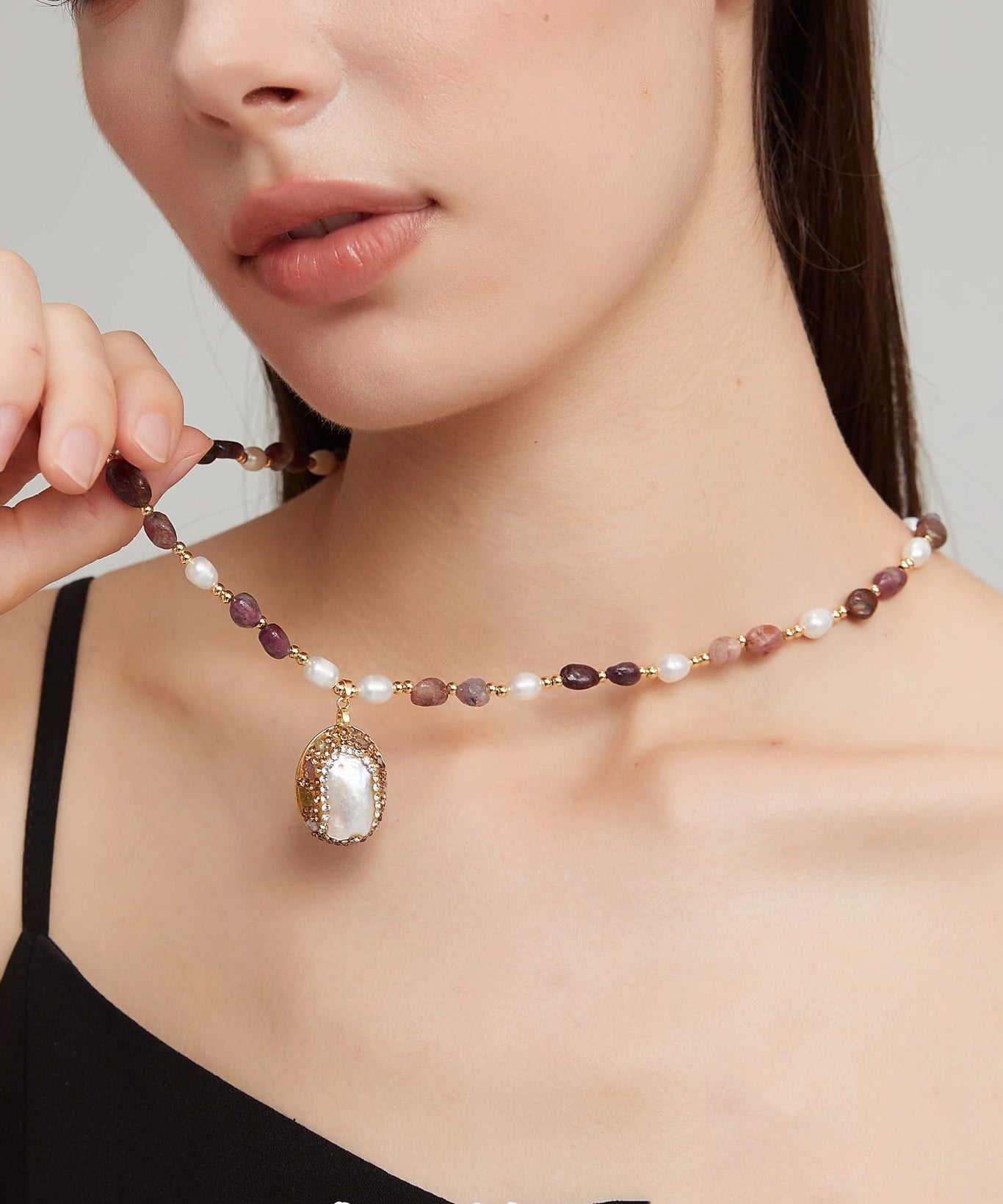 Boutique Baroque Pearl With Fine Pendant Gratuated Bead Necklace