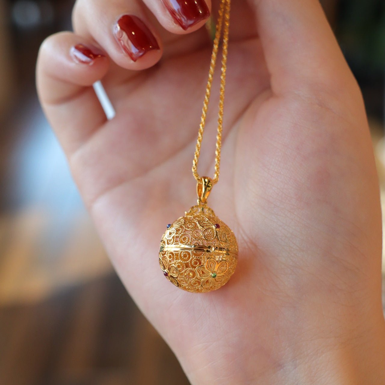 [] Flower Ball Locket Necklace