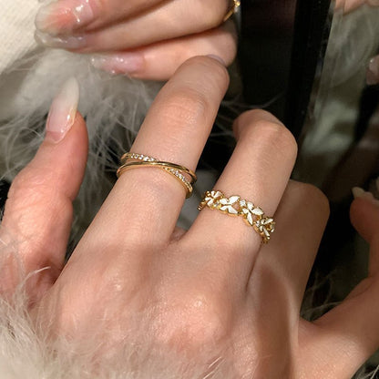 Fluttermist Ring in White