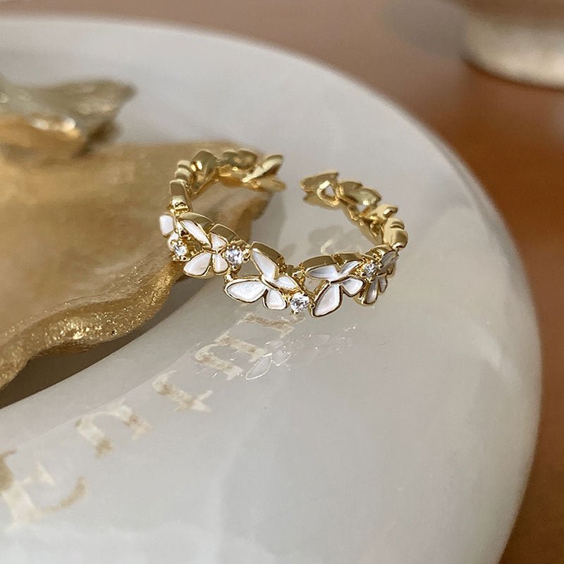 Fluttermist Ring in White