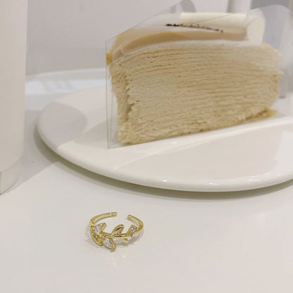 [] Golden Leaves Ring