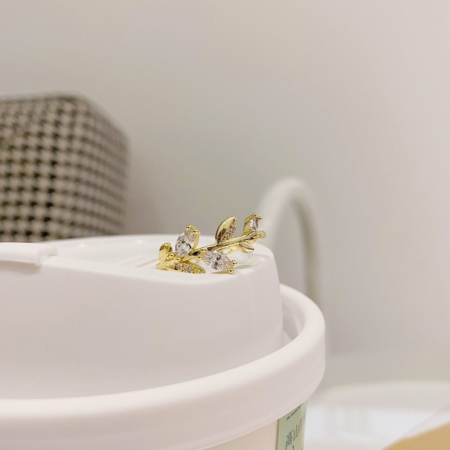 [] Golden Leaves Ring