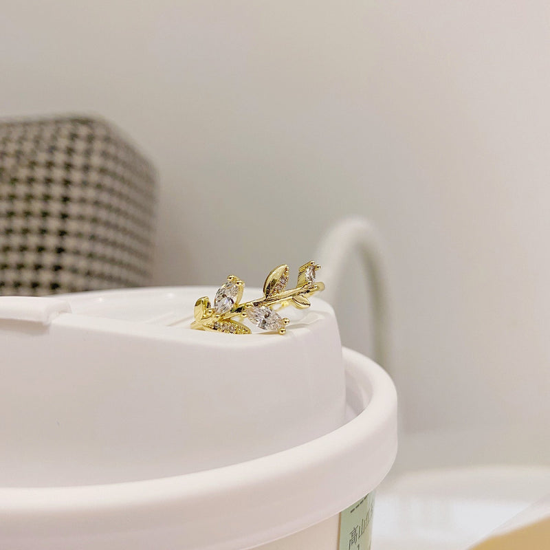 [] Golden Leaves Ring