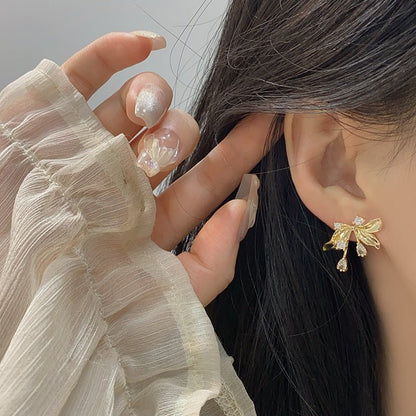 Iris Earrings in Gold