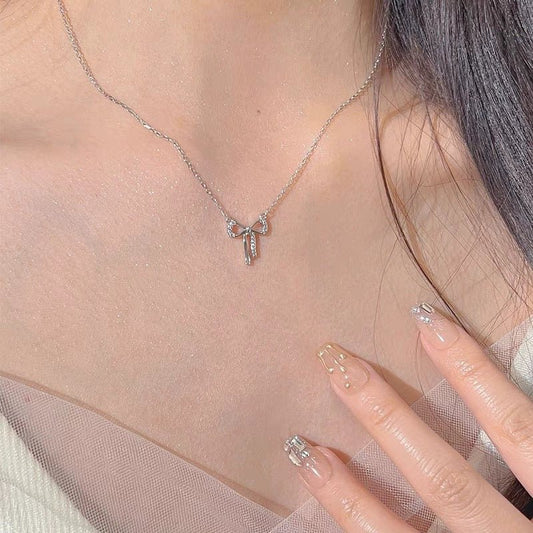 Bow Necklace in Silver