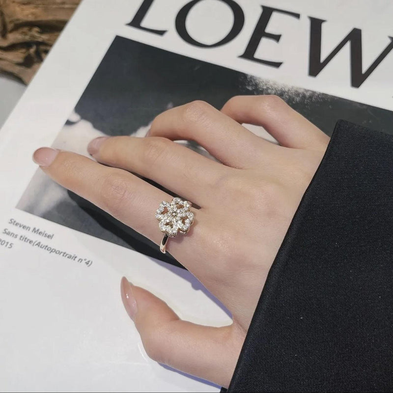 [] Lucky Clover Spinning Ring