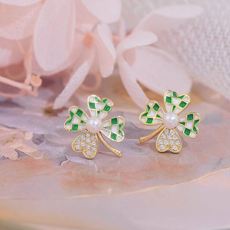 [] Lucky Clover Stud Earrings