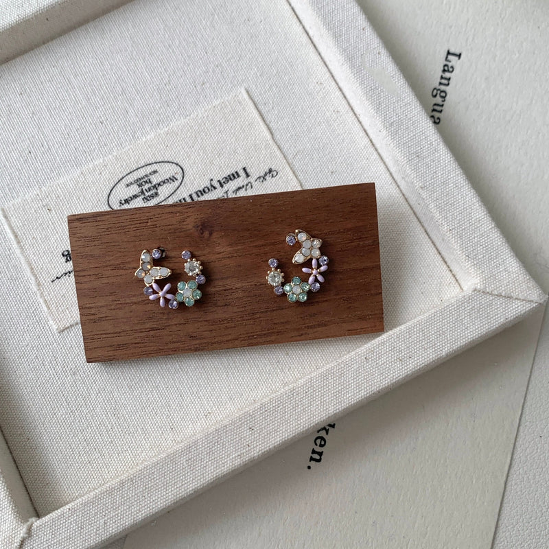[] Lucy Flower Butterfly Stud Earrings