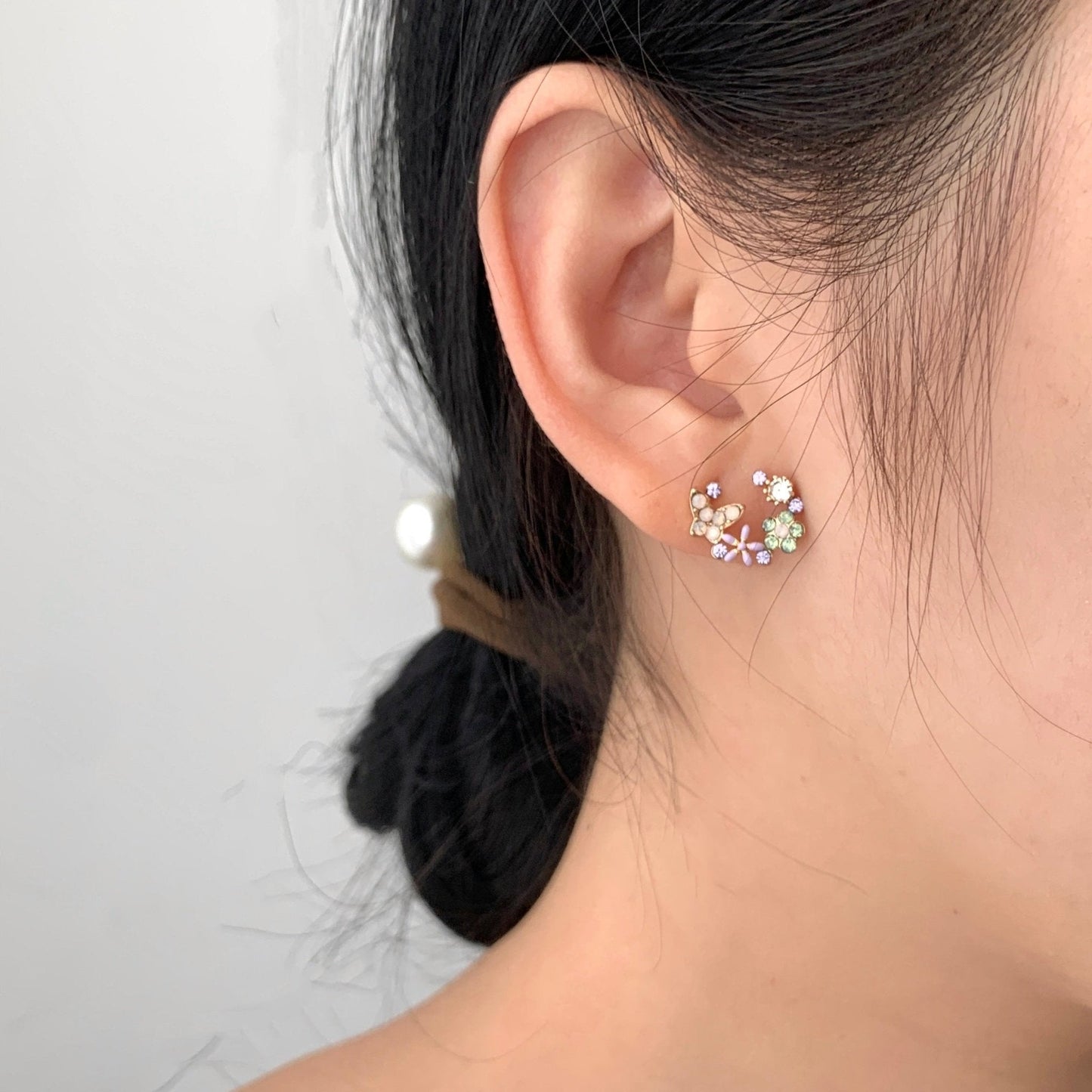 [] Lucy Flower Butterfly Stud Earrings
