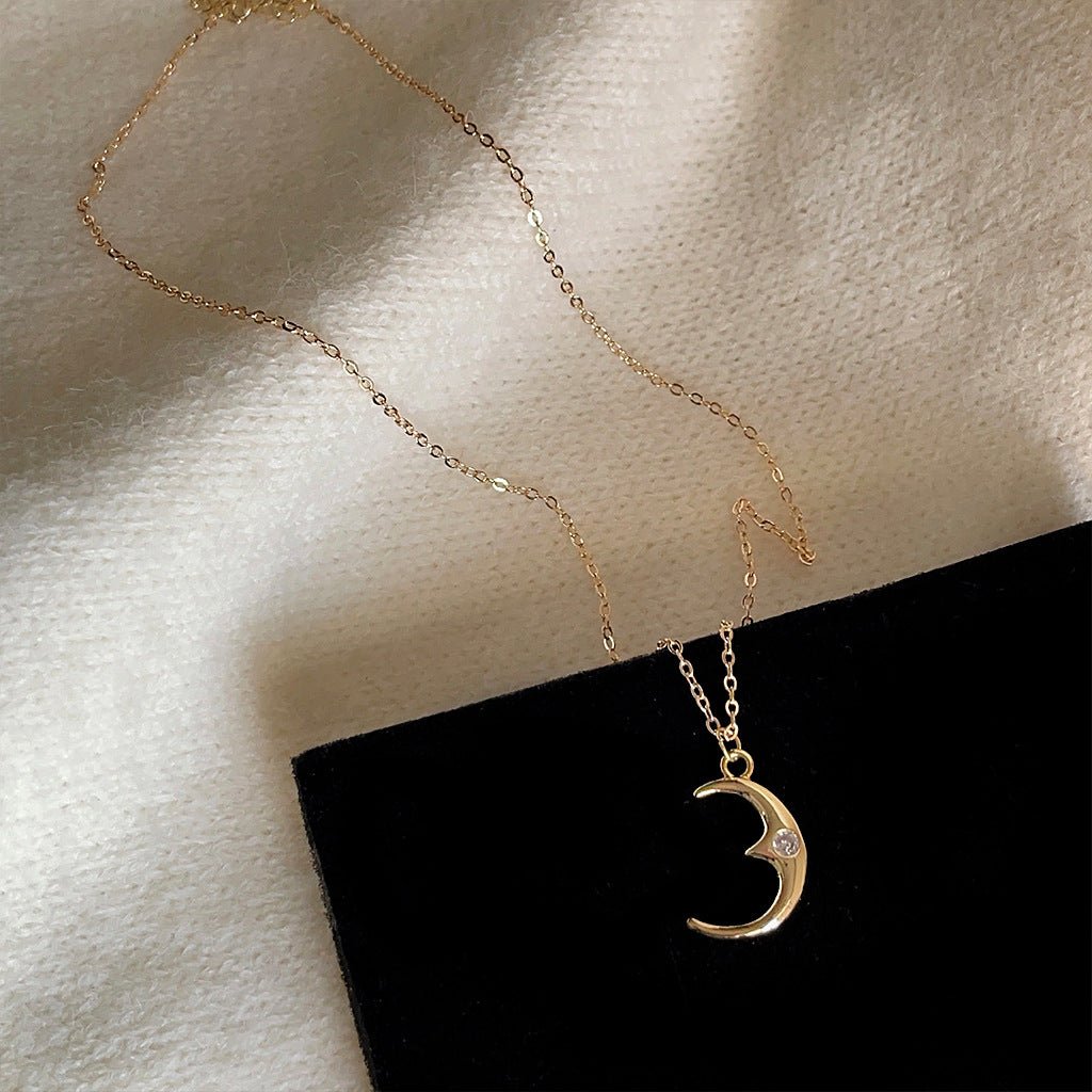 [] Moon Necklace
