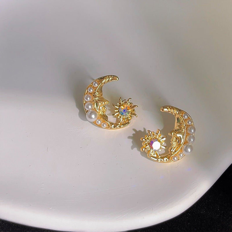 [] Pearly Soluna Earrings