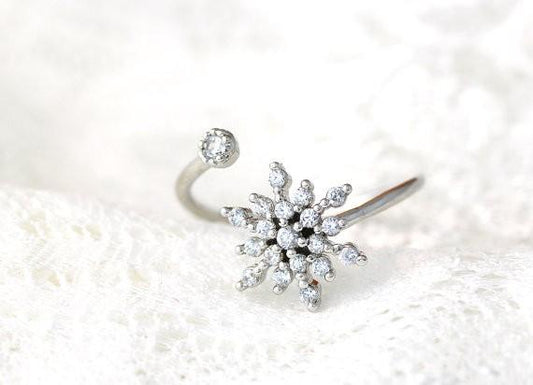 The Sparkling Snowflake Ring