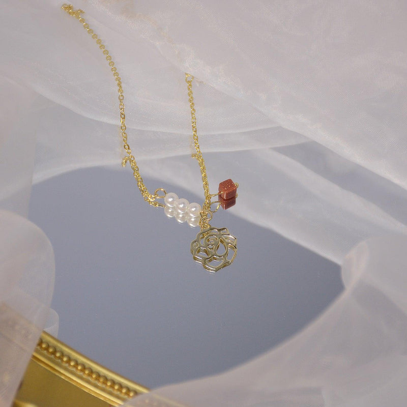 [] Rose Necklace