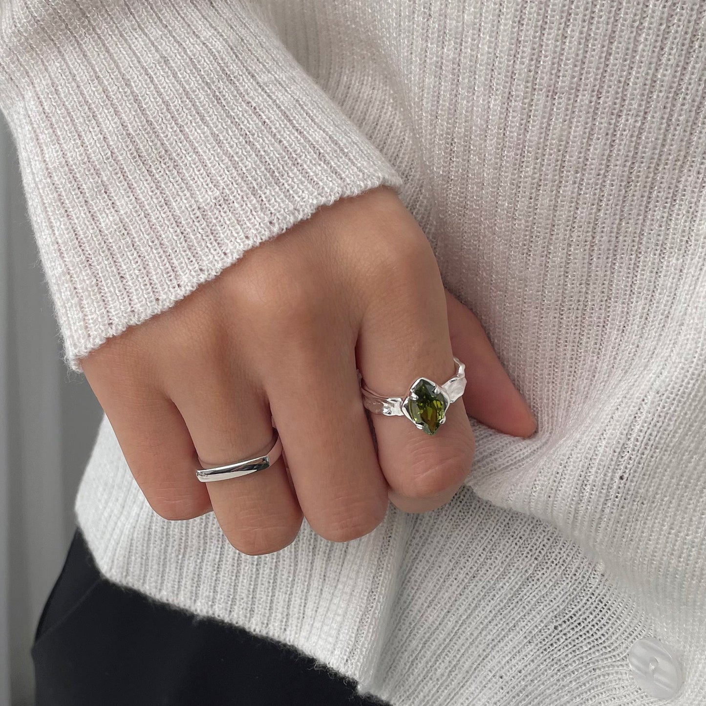 [] Marquise Gemstone Ring
