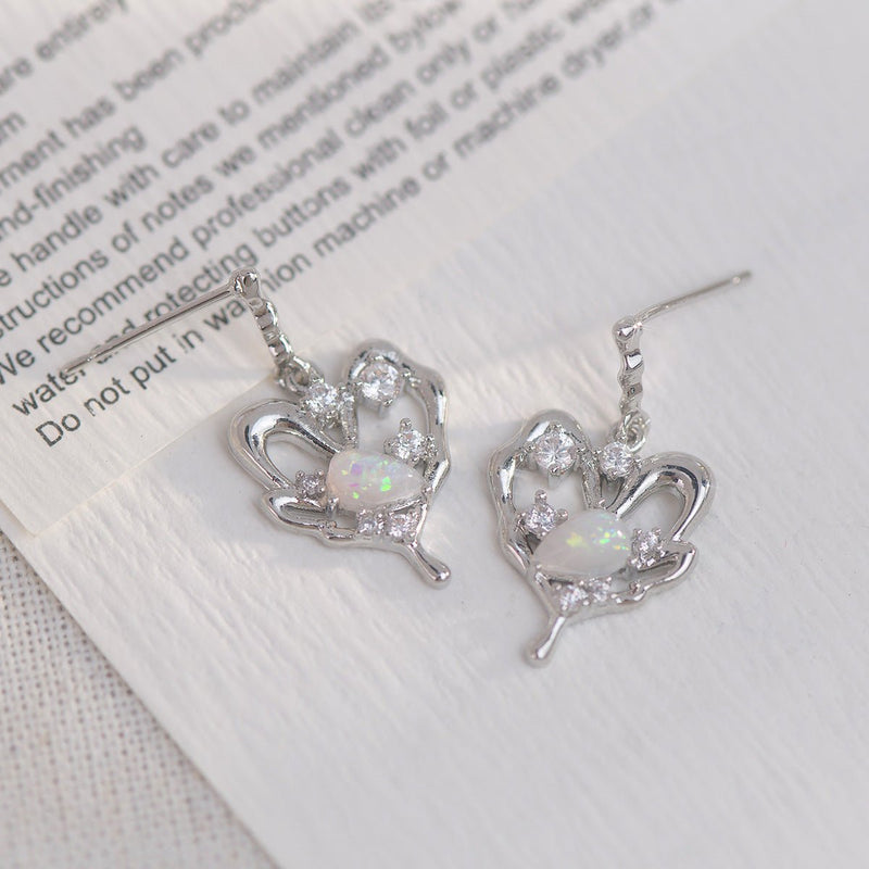 [] Maya Silver Heart Earrings