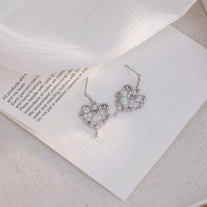 [] Maya Silver Heart Earrings