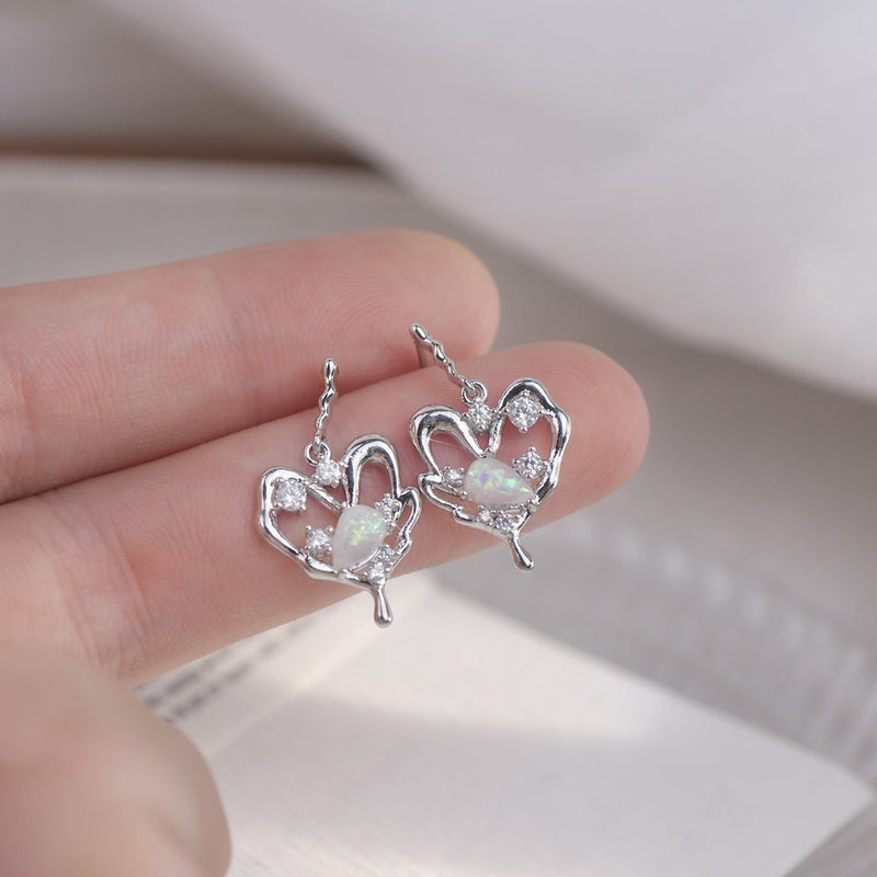 [] Maya Silver Heart Earrings