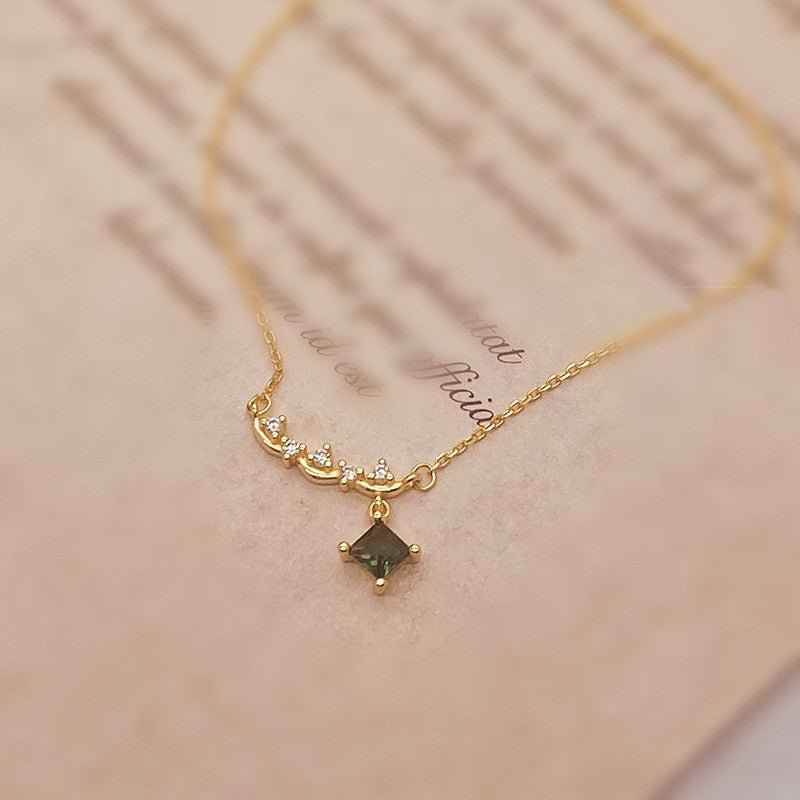 Verdant Emerald Necklace in Gold