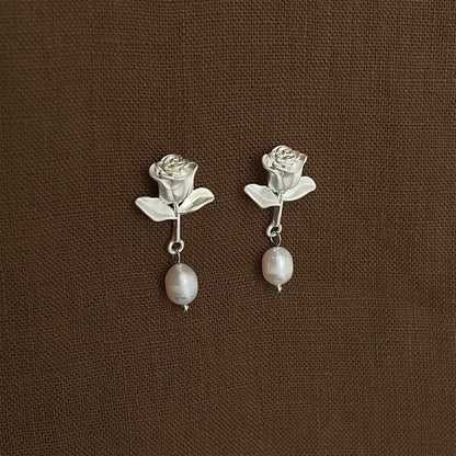 [] White Rose Pearl Earrings