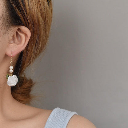 [] White Rose Earrings