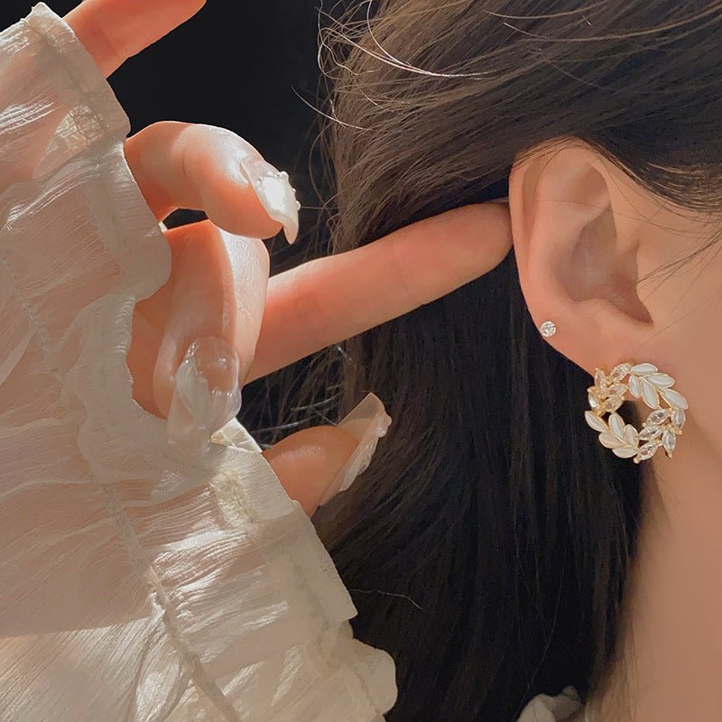[] Wreath Stud Earrings